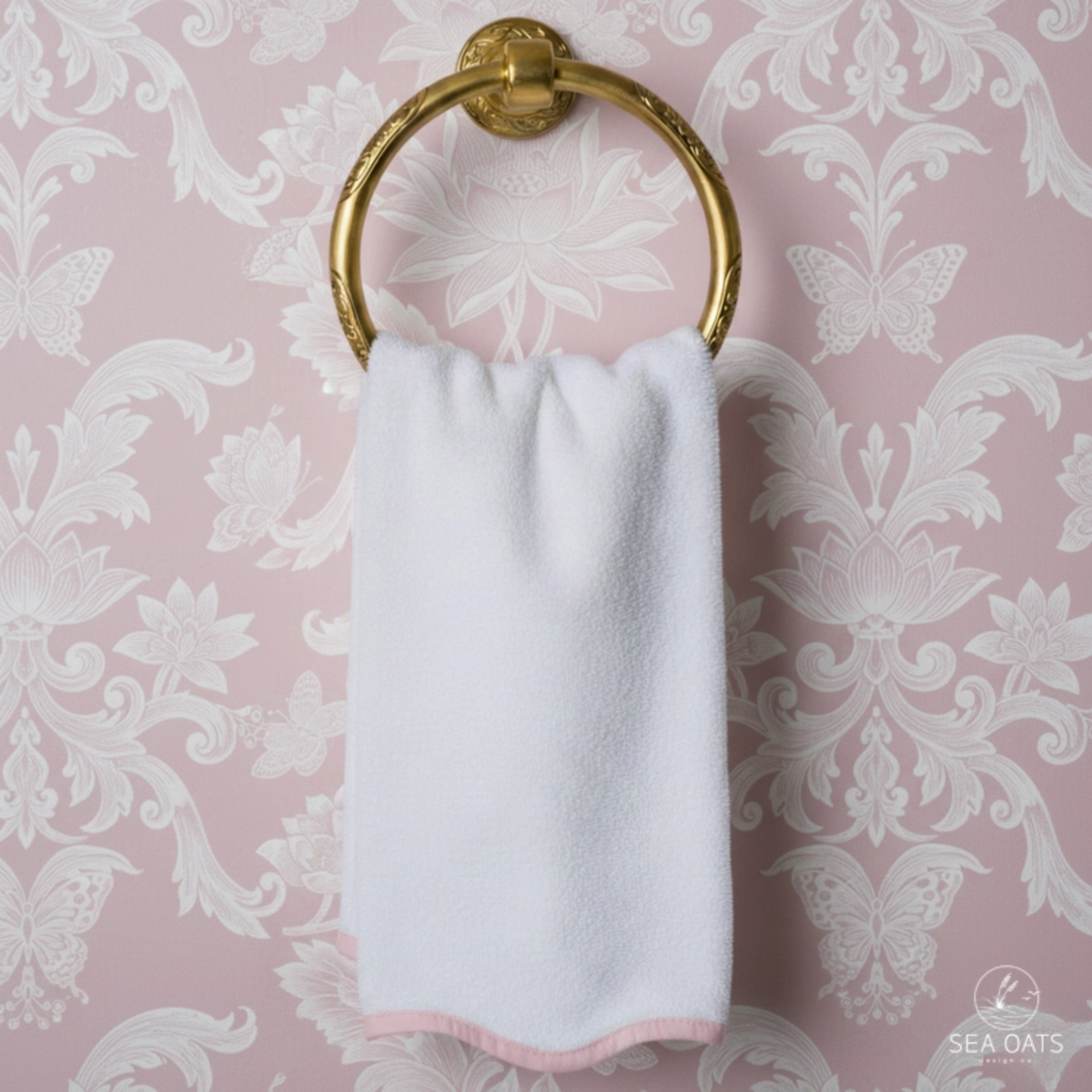 Monogrammed Scallop Hand Towel